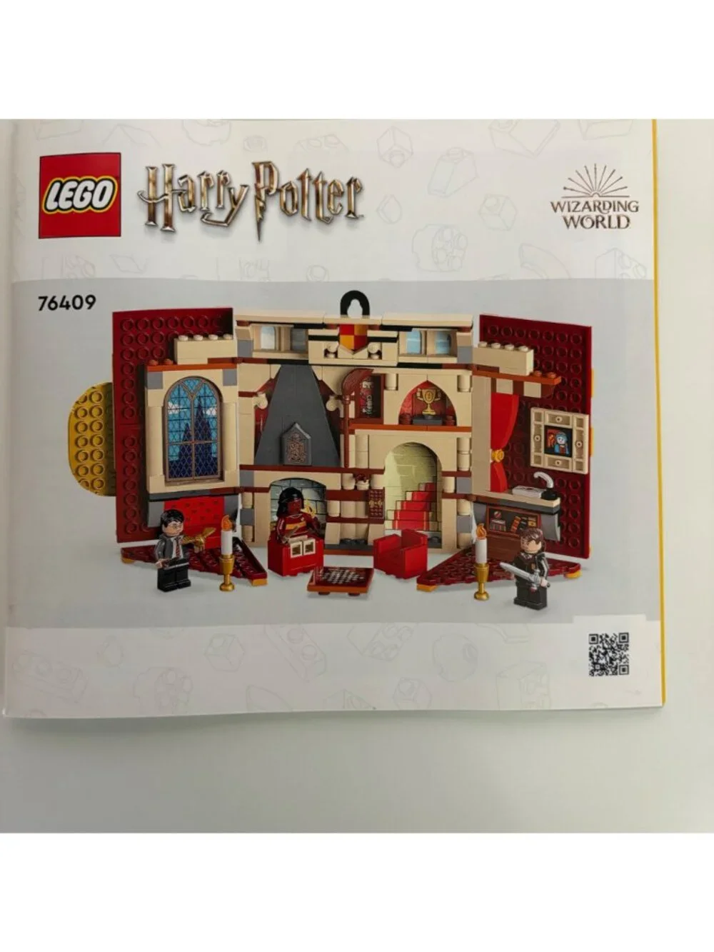 LEGO Harry Potter Gryffindor House Banner Set 76409 Complete